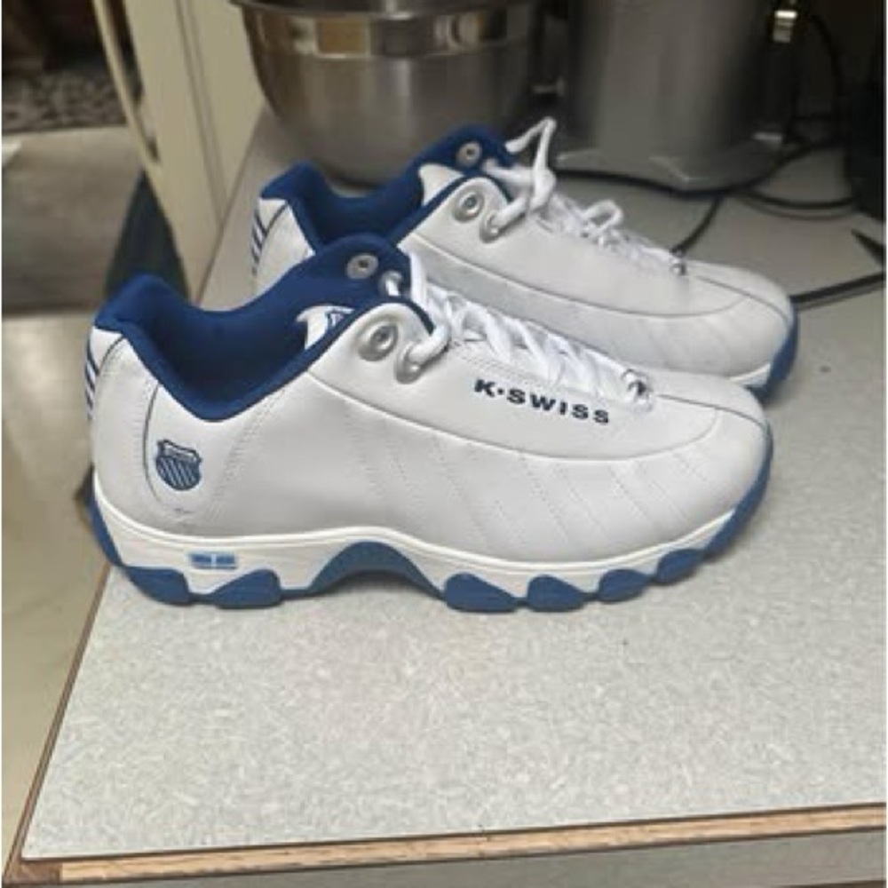 Men Kswiss white and royal bluer ultra rare color Size 9